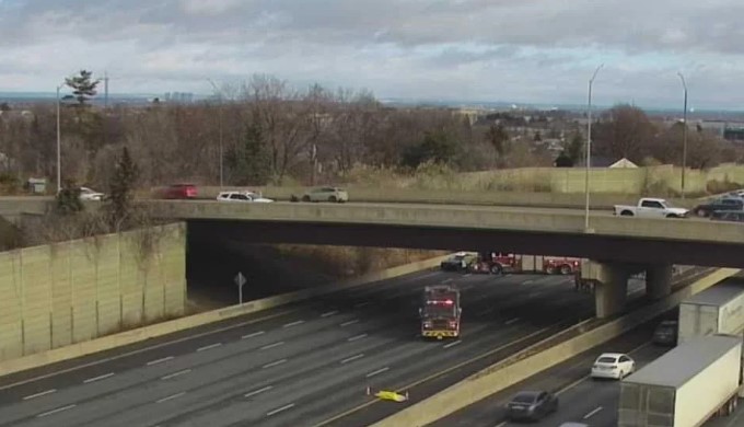 Tragic Suicide on Highway 401: Man Jumps from Harwood Bridge in Ajax