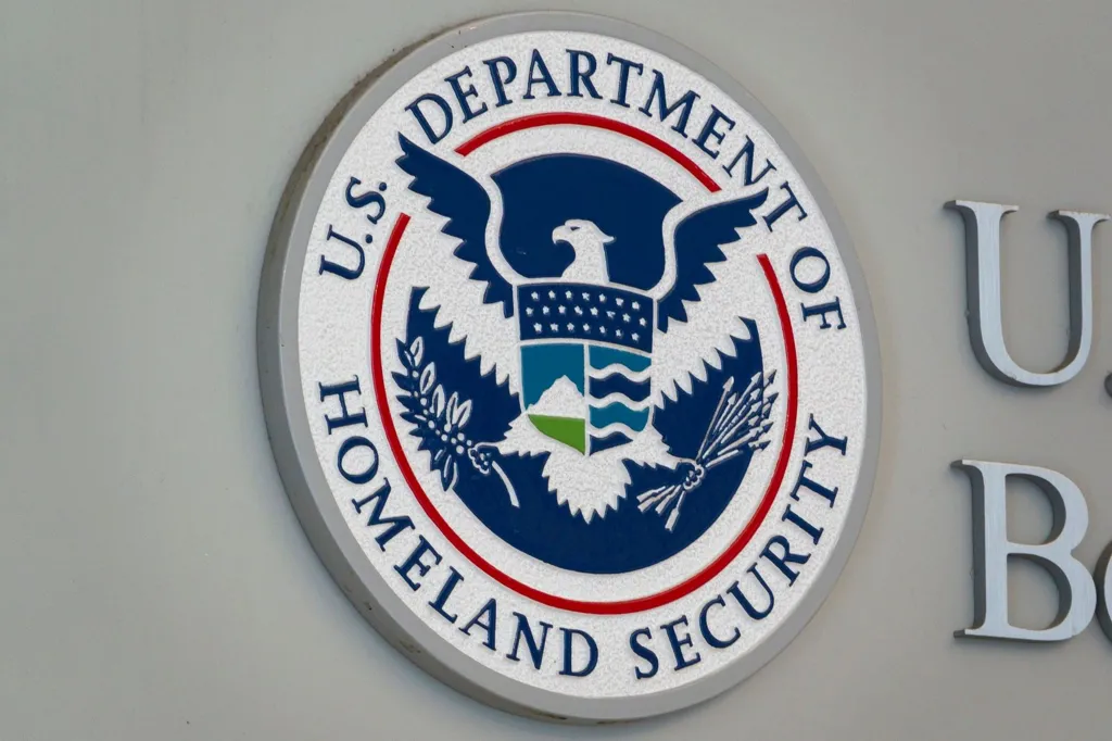 U.S. to Deport Hundreds of Thousands of Immigrants: Biden Administration’s Shift Sparks Controversy