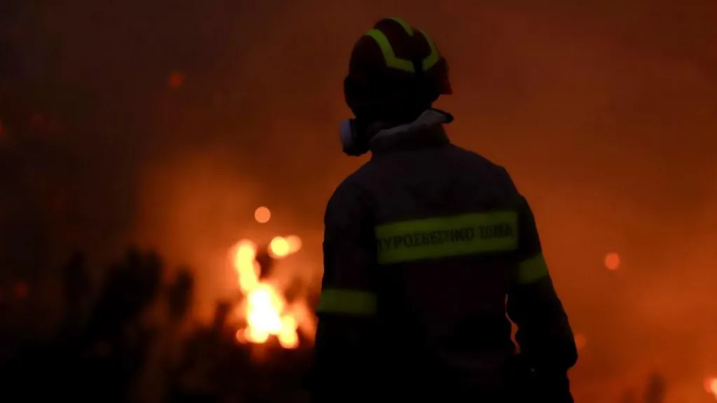 Massive Wildfire in Eastern Crete Forces Thousands to Evacuate as Strong Winds Hinder Efforts
